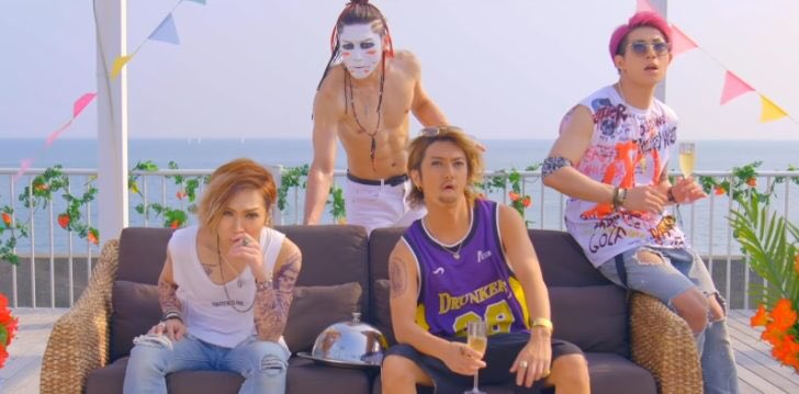 深海心 ゴールデンボンバーの新曲 Lineのbgmにしてるとモテる曲 に今更ハマる Bad Hopの Ocean View みたく バリバリにchillな曲に まんまなpv よくぞここまでと感動 ジャンルは違うけど 作り方としては岡崎体育の 感情のピクセル に近いかな