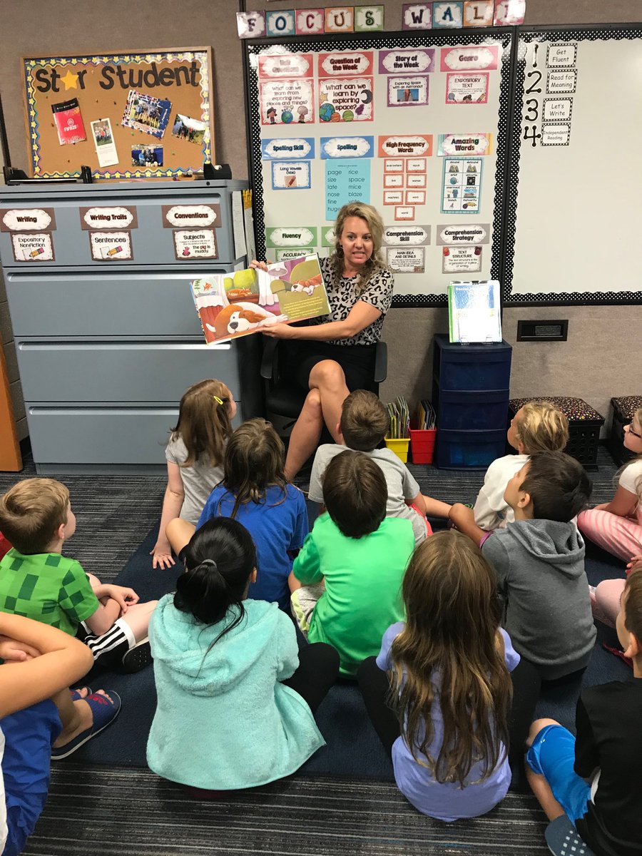 We had a special guest reader today! Thanks Mrs. Jernigan. We loved The Great Gracie Chase! ⁦@LakeshoreWO⁩ #lovetoread #booksarefun