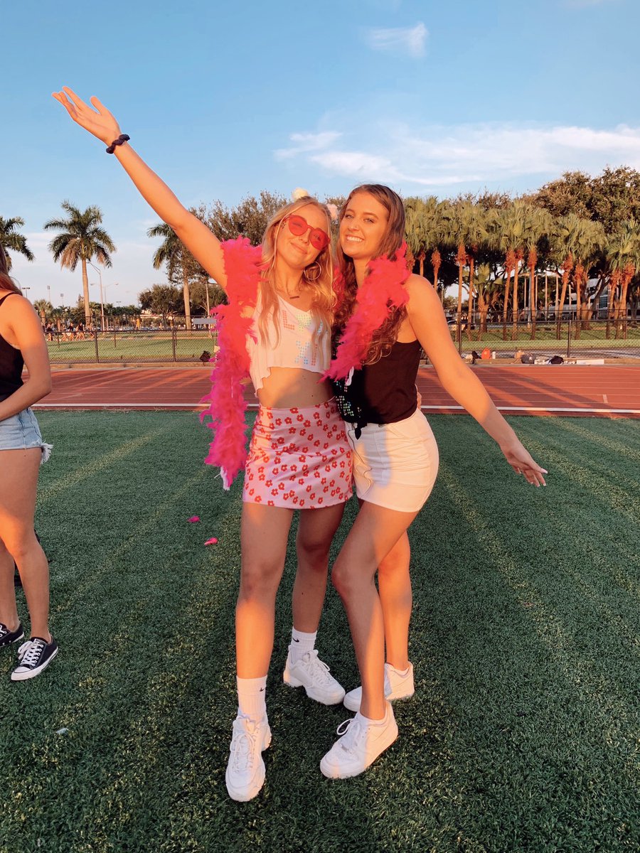 Alpha Xi Delta tweet media