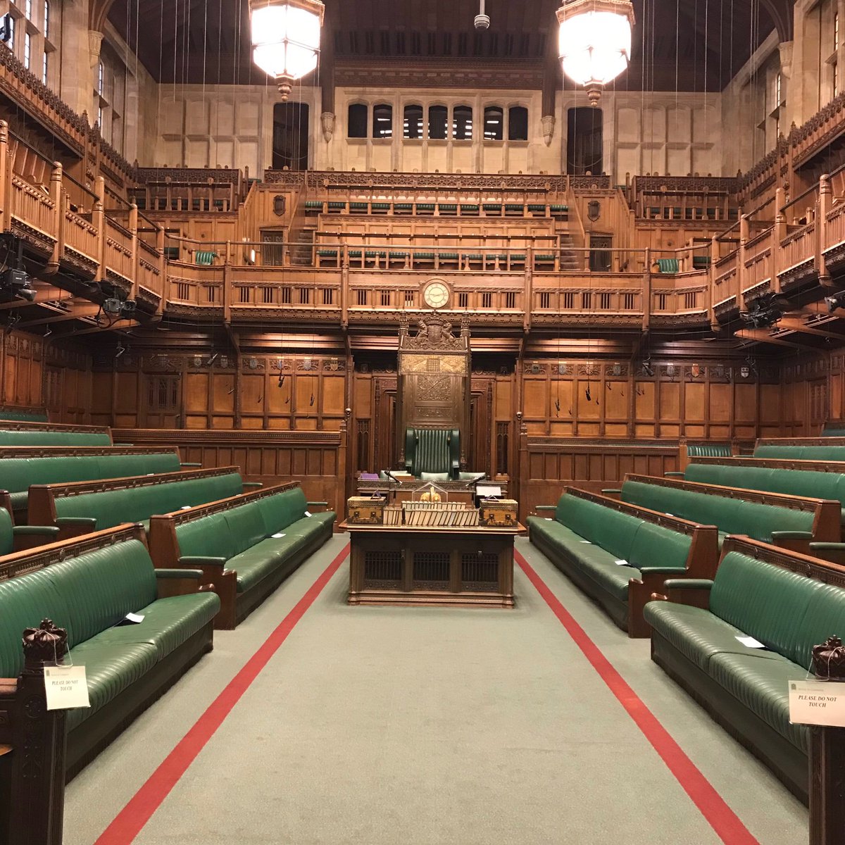Палата общин с каким событием связано. The Houses of Parliament внутри. Парламент Англии палата общин. Палата общин в Лондоне. Зал парламента Великобритании.