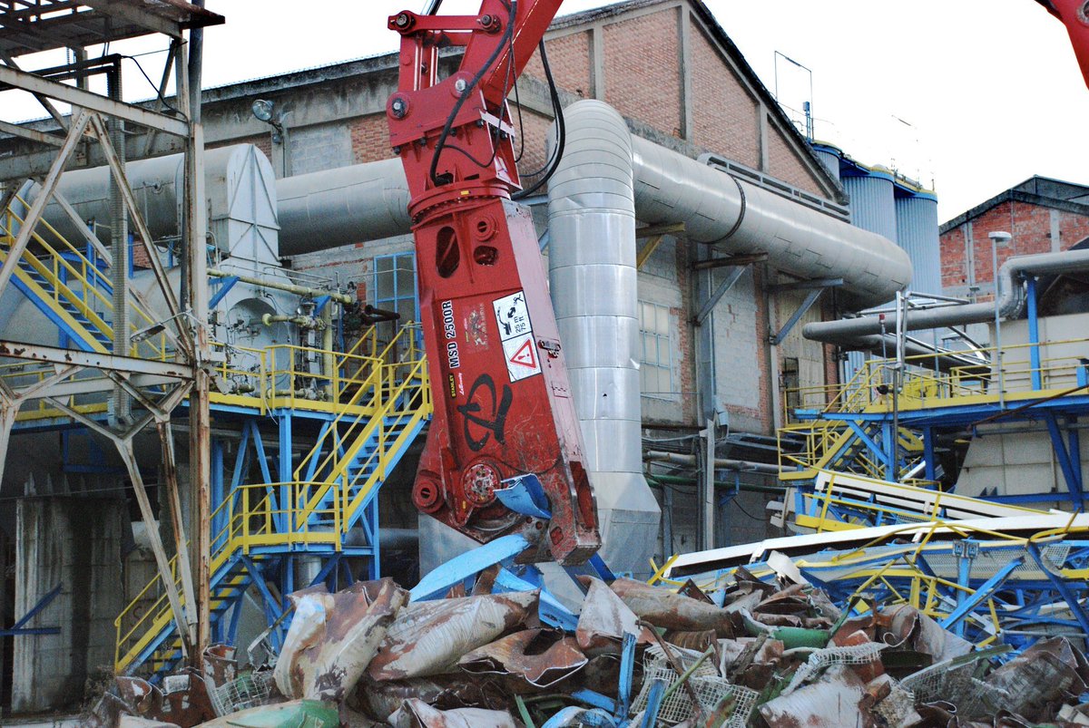 LaBounty's tweet photo. Our MSD 2500R is looking great with our Vimatek pals in Italy. Where are you using #LaBounty this week?
#WheresYourLaBounty? 
#Demolition #Construction #Worksite https://t.co/3MaARI6xTP