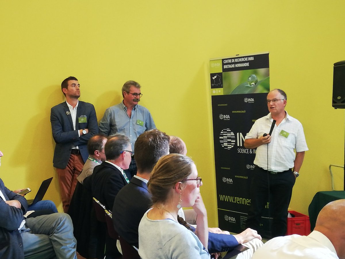 INRAE_BzhNdie's tweet photo. [#EnDirect #Space2019 🔴] Projet #PROLEVAL : Michel Lessire @InraVdl, Hervé Juin @Inra_Poitiers
et Axel Minetto @Valorex_  présentent les atouts techniques et économiques chez les #poules pondeuses et les poulets de chair. 👉 #lesrdvdelinra https://t.co/fiJcAolTC4