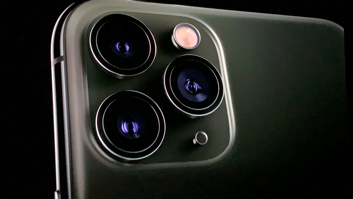 LanceUlanoff's tweet photo. Here’s the iPhone 11 Pro!  #AppleEvent https://t.co/K1uobT4b2h