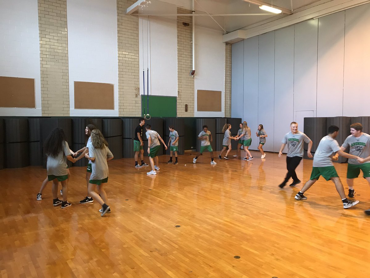 klugPEresource's tweet photo. @ArundelHS_aacps Fit for Life students demonstrate teamwork and cooperation in their opening day activities! #hulahut #triangletag #aacpsawesome https://t.co/pNNzxXIXyn