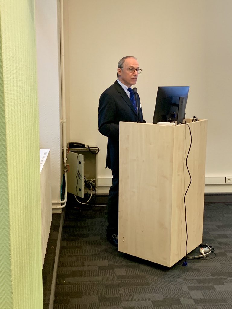 prefetrhone's tweet photo. Le préfet P.MAILHOS inaugure l’accélérateur en radiothérapie du Centre de lutte contre le #Cancer L.Bérard.
Un outil à la pointe de la technologie qui marque un progrès significatif pour le @CLCCLeonBerard &amp; le pôle d’excellence lyonnais dans la prise en charge des patients. https://t.co/bTfnhNJoEs