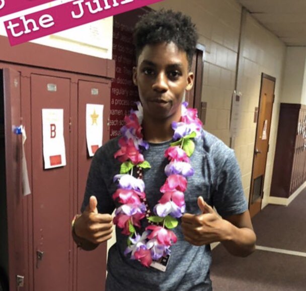 Brebeuf21's tweet photo. Some more highlights today... great job on another fantastic day of spirit week!
#Hawaiian #SpiritWeek2k19
@BrebeufJesuit @BJPS_Spirit https://t.co/wScEYmGN8w