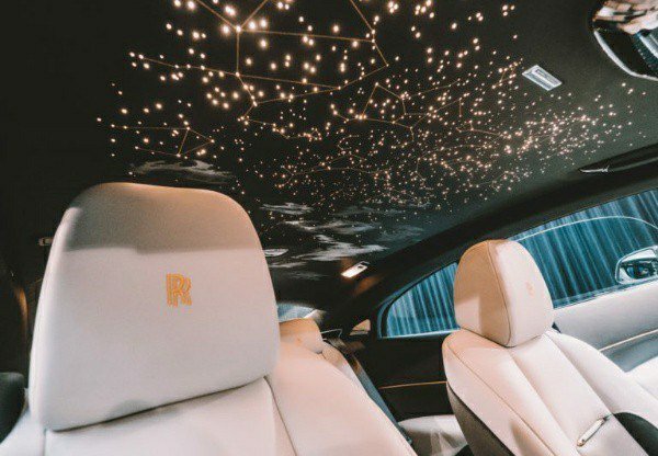 PHOTOS: Rolls-Royce Phantom Starlight Headliner