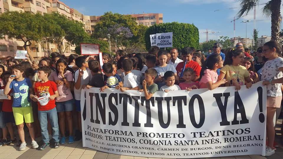 PrometoTeatinos's tweet photo. Después de años de lucha por fin abrirá sus puertas el esperado instituto de Teatinos https://t.co/ZWlZRguQID https://t.co/sIZba3QvUD