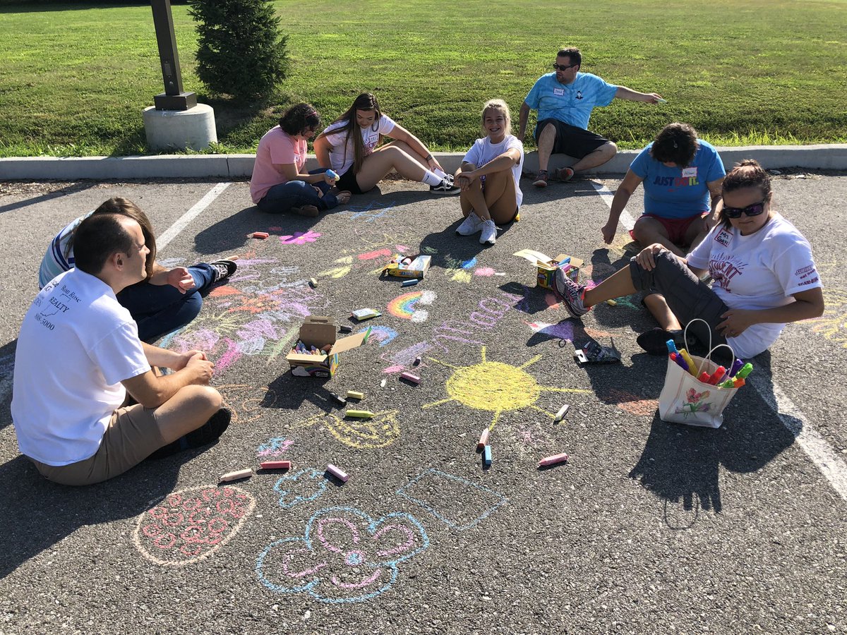 AdamGaff's tweet photo. Love that our students were able to learn the art that is serving! Thanks for hosting Charleneโs Angels!! #e3cg #cgdoc2019 #LiveUnited https://t.co/FlSCDaIcLl