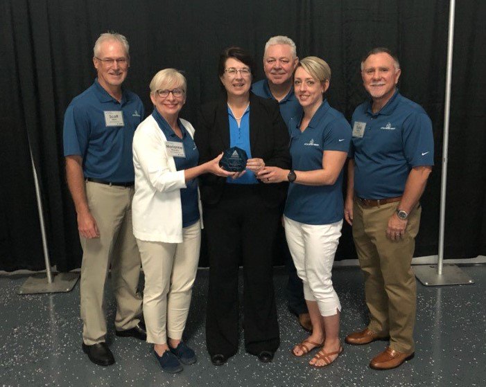 MBG proudly accepts the <a href="/InsAllianceNet/">Insurance Alliance Network</a>'s award for growing $2 - $4 million in one year! Presenting the award to the MBG team is Jane Koppenheffer, President at The Insurance Alliance Network.

#TIAN #19Connections