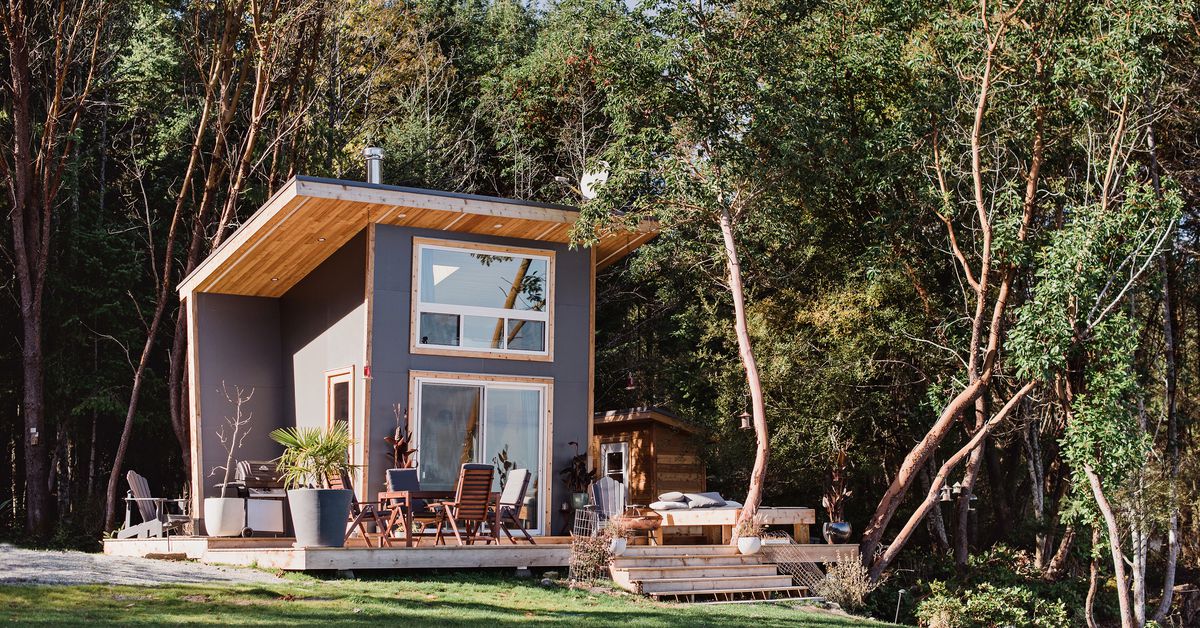 100-square-foot tiny house designed for indoor-outdoor living curbed.com/2019/9/5/20850…
