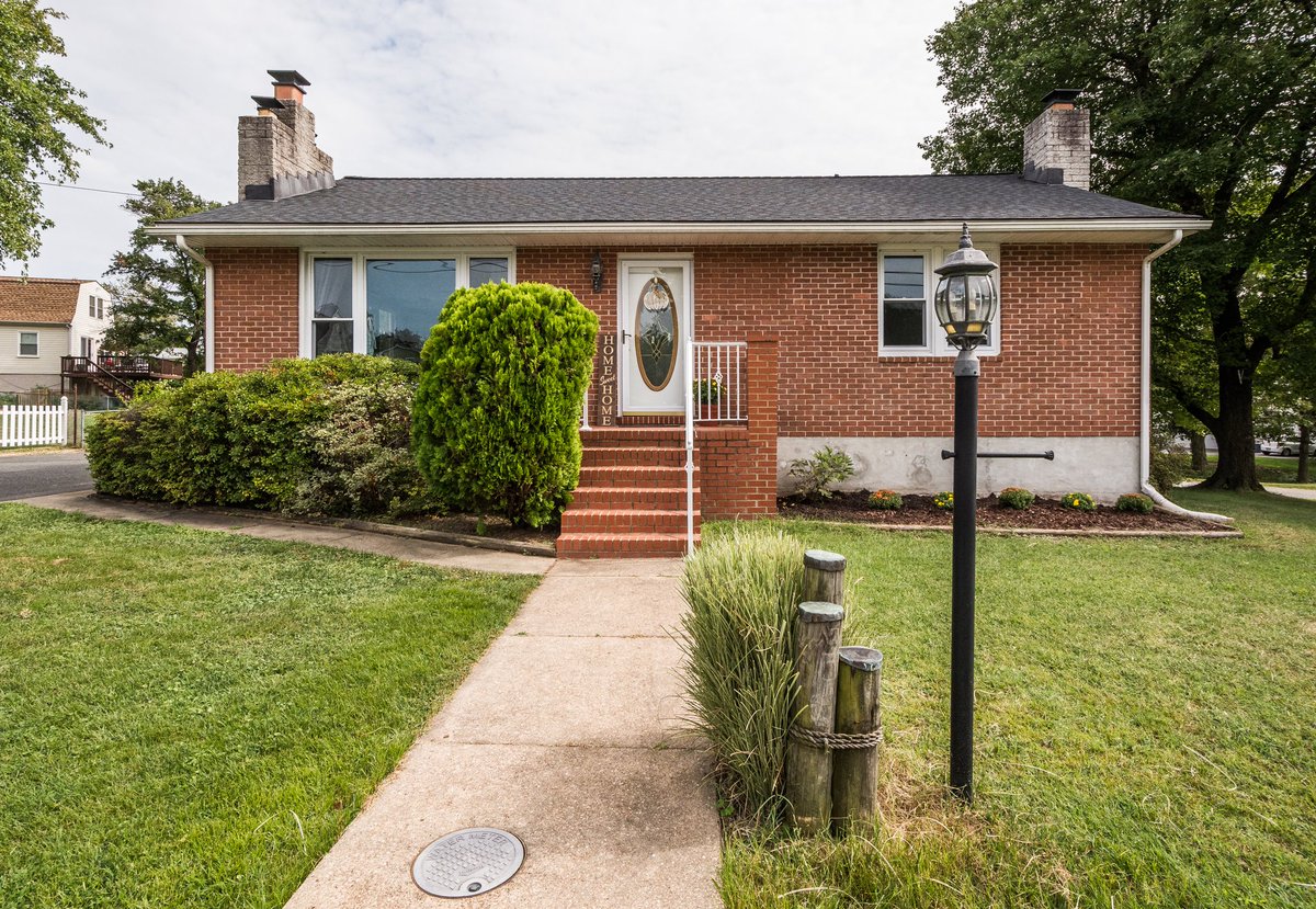 SHardyRealtor's tweet image. Great Starter Home in Rosedale! 
3BDs/1.5BAs
Off street parking, .28 Acre lot
$189,900
7816 Oakdale Ave, 21237