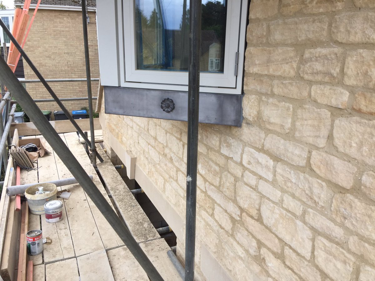 KM_Leadwork's tweet photo. Oriel window and a small lead Dormer #leadwork #roofing #oxford #roofer #leadsheet https://t.co/w0RidLvSKv