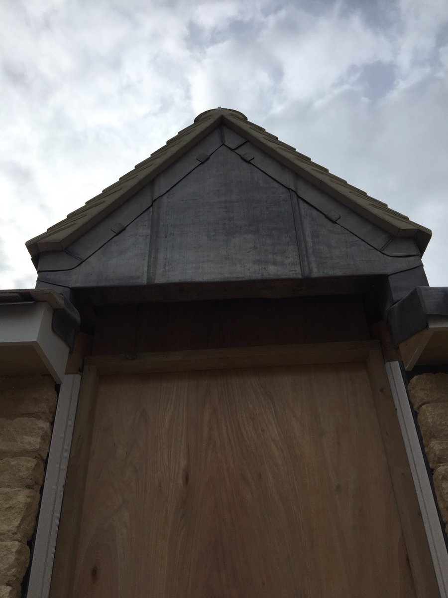 Oriel window and a small lead Dormer #leadwork #roofing #oxford #roofer #leadsheet