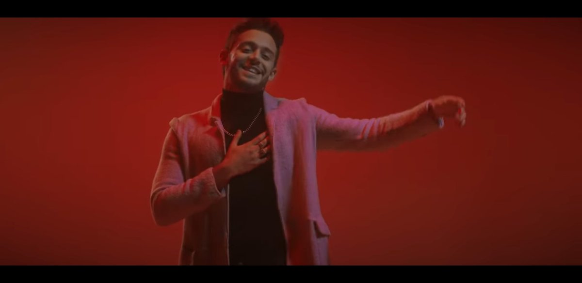 ruggexchiara's tweet photo. Como solo poder elegir una parte favorita del video si me encantó todo??
La rompes! @_ruggero la canción y el video son un fuego!!! Y me encanta! #NoTeVoyAFallarVideo https://t.co/MF36z1PHl4