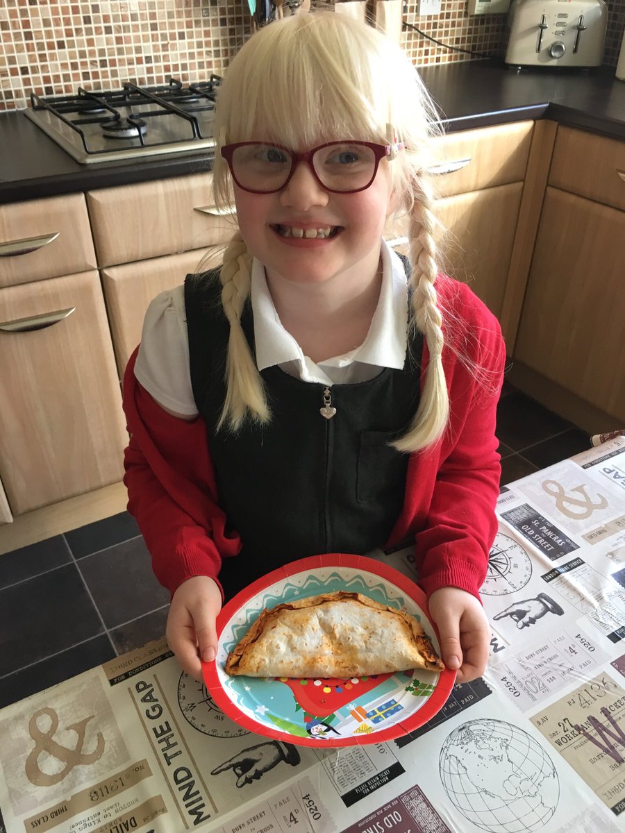 bonnie99's tweet photo. This little lady thoroughly enjoyed cookery club today and the pizza she made. However, I can’t comment on what it tasted like as she wouldn’t give me any! 🙄🍕x @CollierleyPri https://t.co/wetu91QoVO