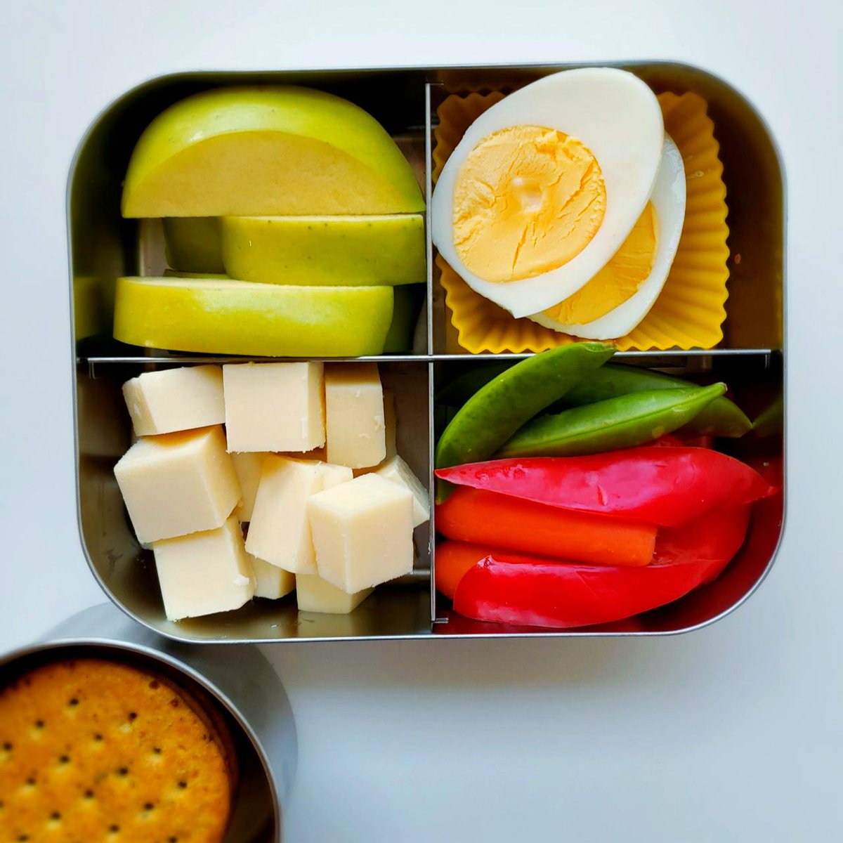 simplefamfood's tweet photo. Our version of #Lunchables, minus all the paper and plastic!  What's your go-to lunchbox? Tell me below in the comments 👇#lunchbots #tavvakitchen #lunchboxlove #thelunchboxproject https://t.co/TAiQsC5KXM