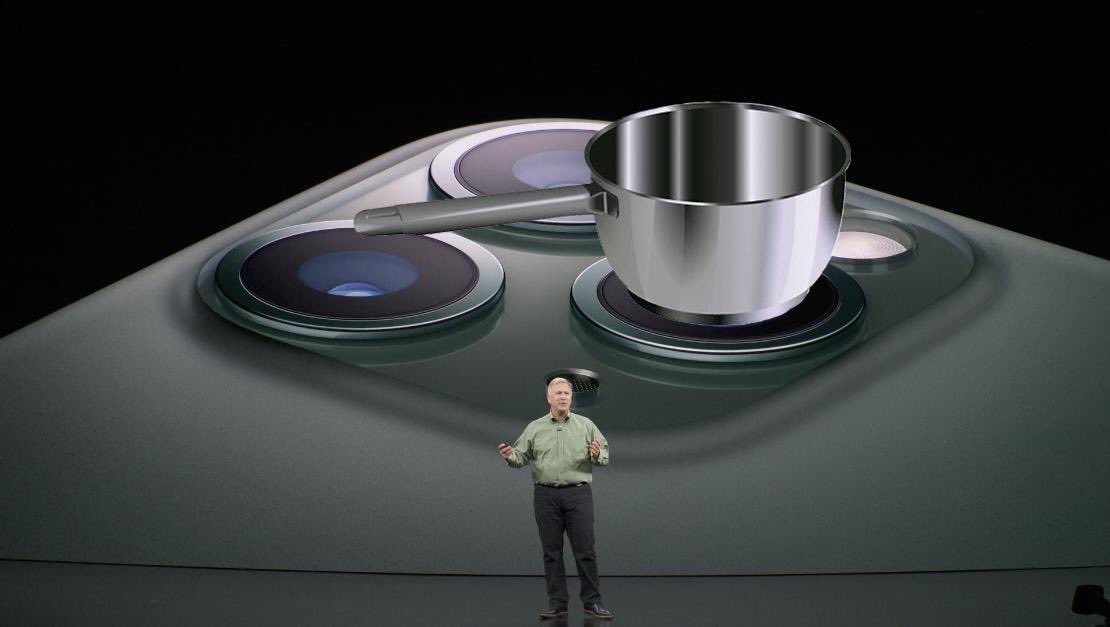 aishapatel16's tweet photo. LMFAO WHO MADE THISSS 😂😂😂😂 #AppleEvent #iPhone11 https://t.co/G8dwOCp6az