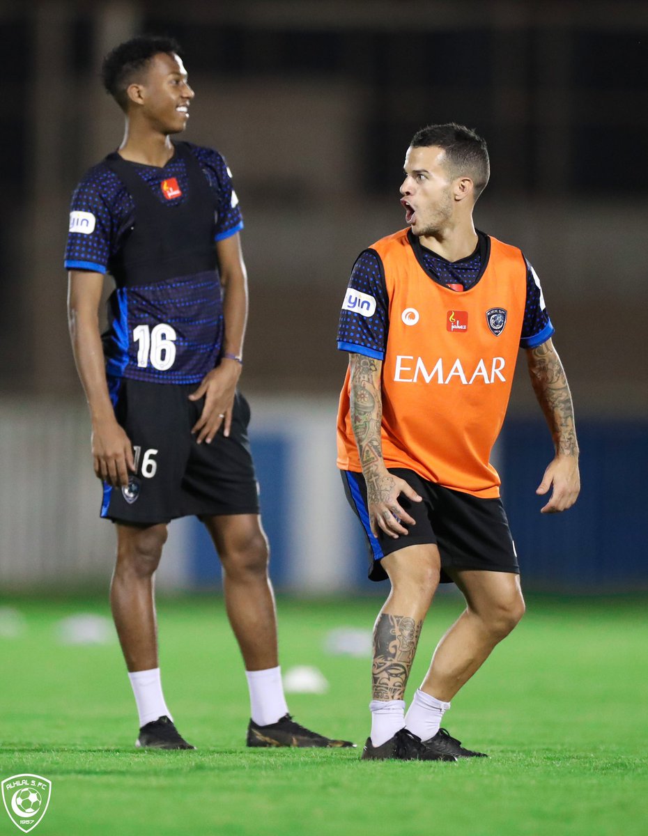 Alhilal_EN's tweet photo. 📸| #AlHilal continues the preparations for “Al-Fayha” 
⚽️💙 https://t.co/P1xw0XD1yq