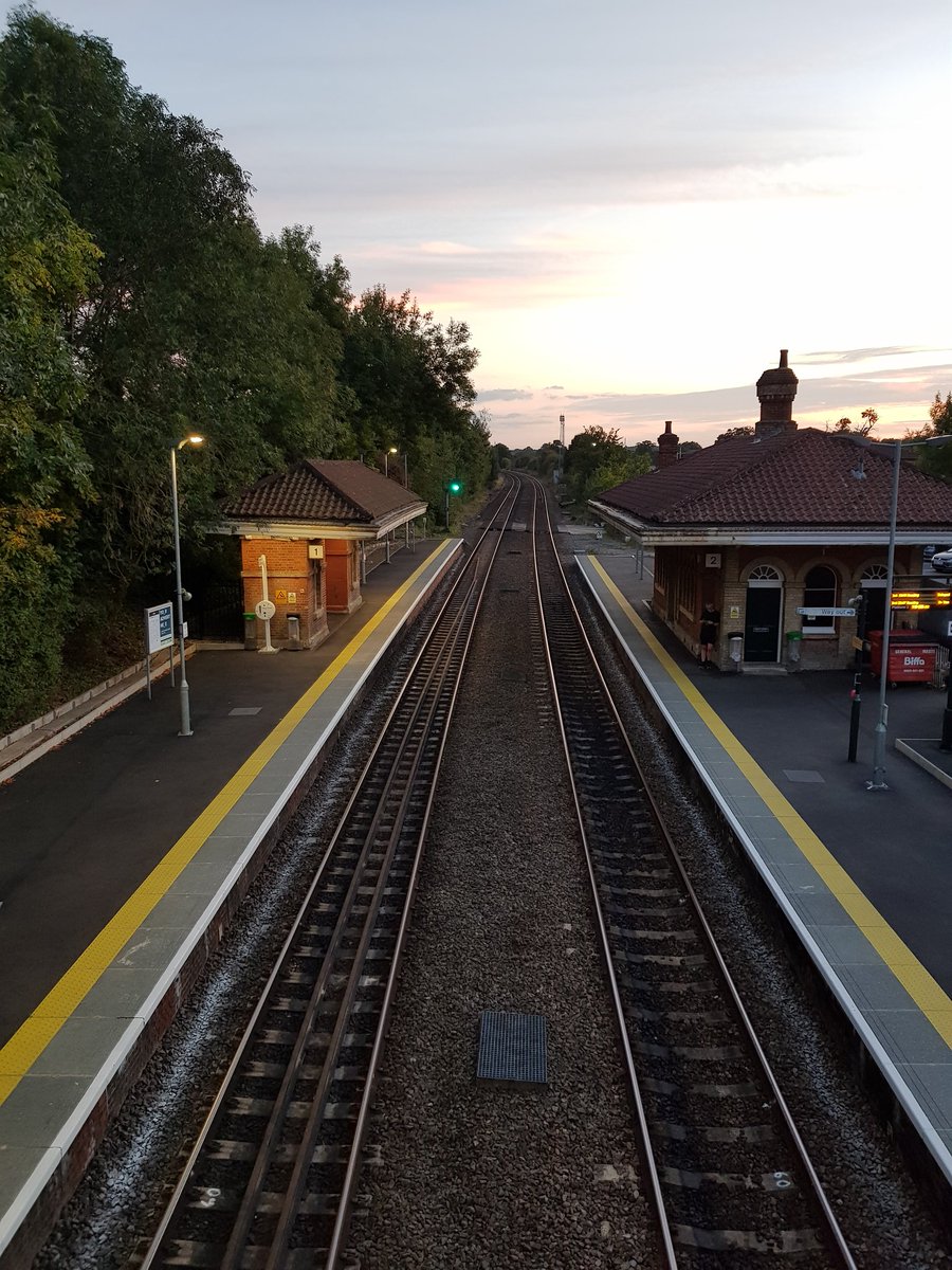 robinem's tweet image. Nice night to be travelling to #progNET @skillsmatter