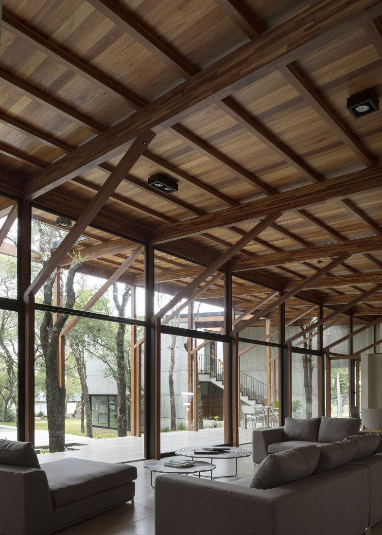 METALOCUS's tweet photo. @federicocairoli @JAlarcia Uno de los objetivos de este proyecto por Alarcia Ferrer Arquitectos fue conservar los árboles existentes en el terreno, y la posición de la casa está pensada para abrirse hacia el bosque, proporcionando un buen soleamiento. https://t.co/IqcM0czPFg