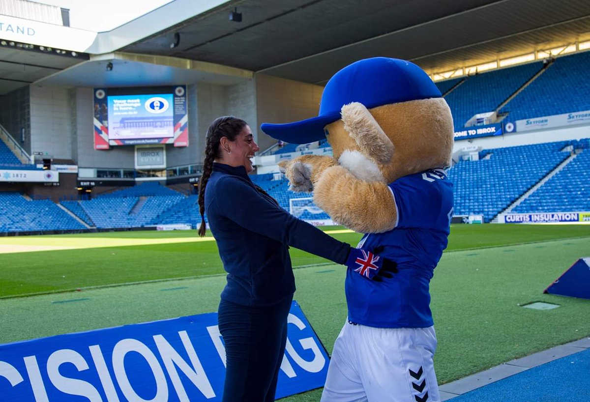 xxtigger_ukxx's tweet photo. Omg!!! I love a photo with my favourite Bear 😍❤️⚪💙😍 #IbroxStairChallenge @RFC_Charity #Broxi @andrewhannah99 https://t.co/7r0cKCsCZG