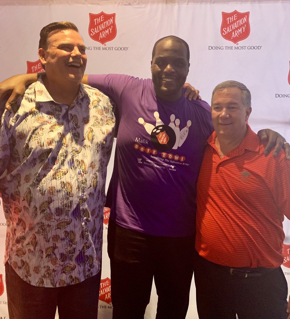 storms4money's tweet photo. @MalikRose always a good time! Thanks for loving on the people of San Antonio so well. #defendingchamps #texicanas https://t.co/KmrV0hH0Zp