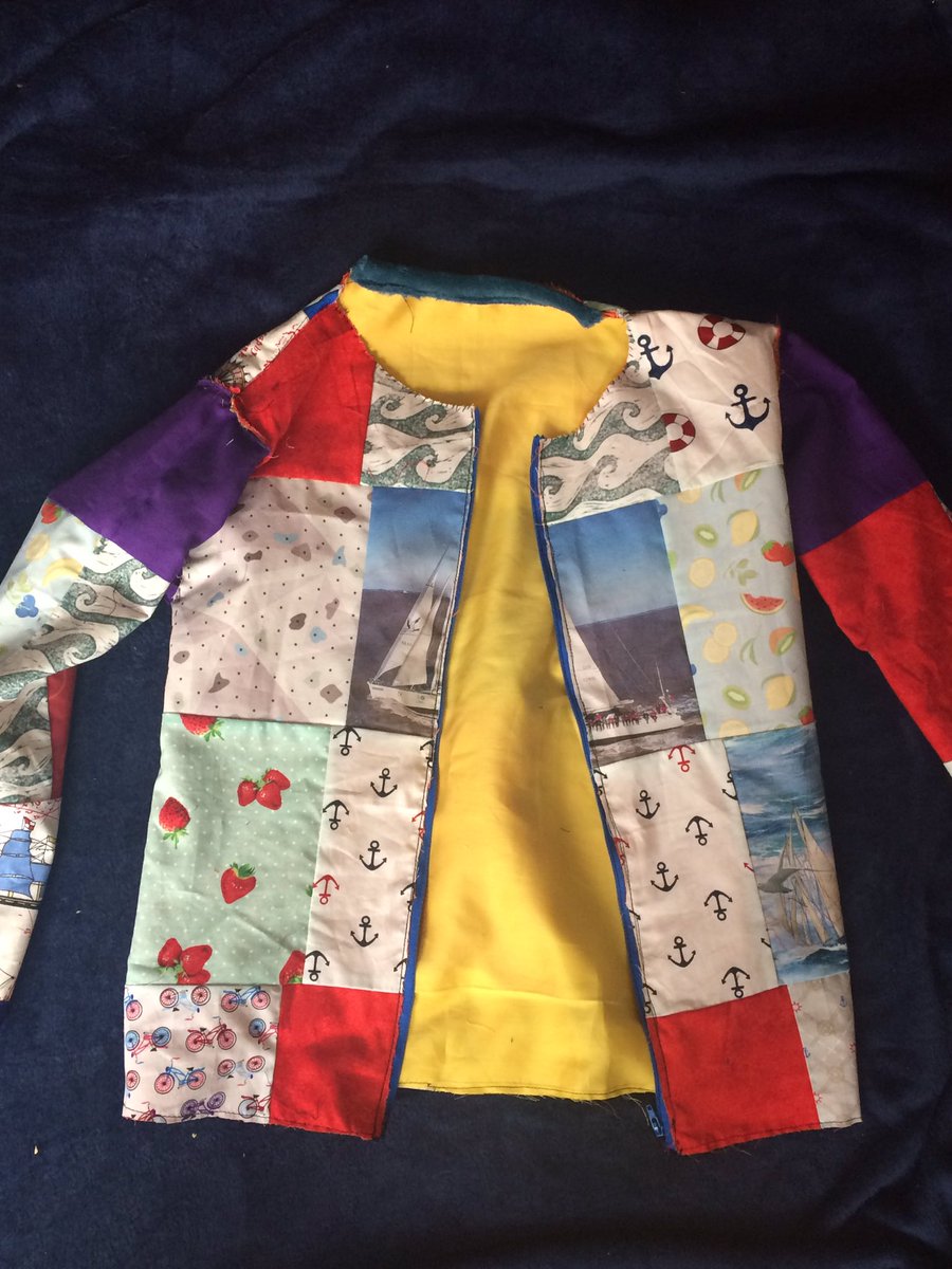 LittleRedArcher's tweet photo. My very first jacket! 🧵🧶
Made of the left over fabric from the CatZero quilt I made a few months ago! Sure it’s not perfect and the sleeves aren’t stitched properly but I’m still in love with it! 😍
-
#quilting #fabricfun #littleadventure #newskills #crafts #handmade https://t.co/uUGxHT5PmJ