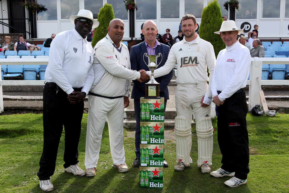 LancsCricketFDN's tweet photo. 📸📷

Check out the best of the images from Sunday's Lancashire Knockout Cup Final, sponsored by @Heineken. 🌹🏆 

GALLERY 👉 https://t.co/39InO13gi5 https://t.co/obfJZw6uA0