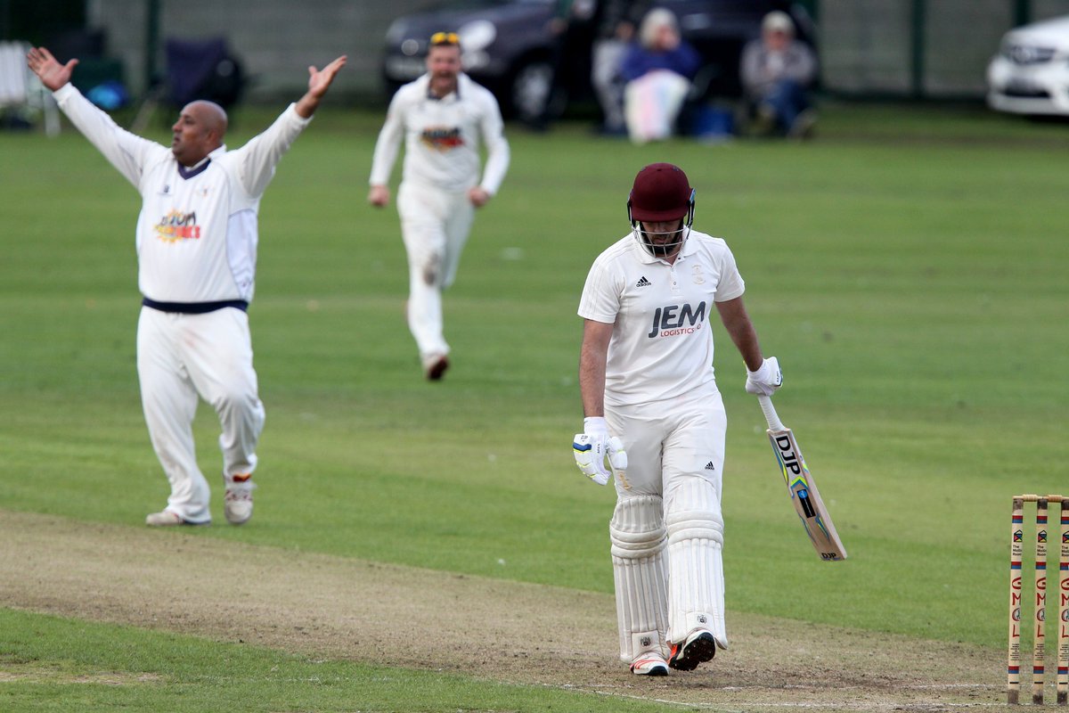 LancsCricketFDN's tweet photo. 📸📷

Check out the best of the images from Sunday's Lancashire Knockout Cup Final, sponsored by @Heineken. 🌹🏆 

GALLERY 👉 https://t.co/39InO13gi5 https://t.co/obfJZw6uA0