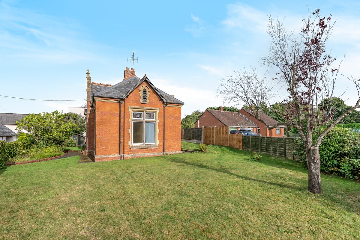*New property!* *2 Bed Home, Westford, Wellington*

A fascinating Victorian building, converted from former offices and providing potential to create a substantial home.

#forsale #Wellington #victorian #jamesgray - tinyurl.com/y4cw4gwl