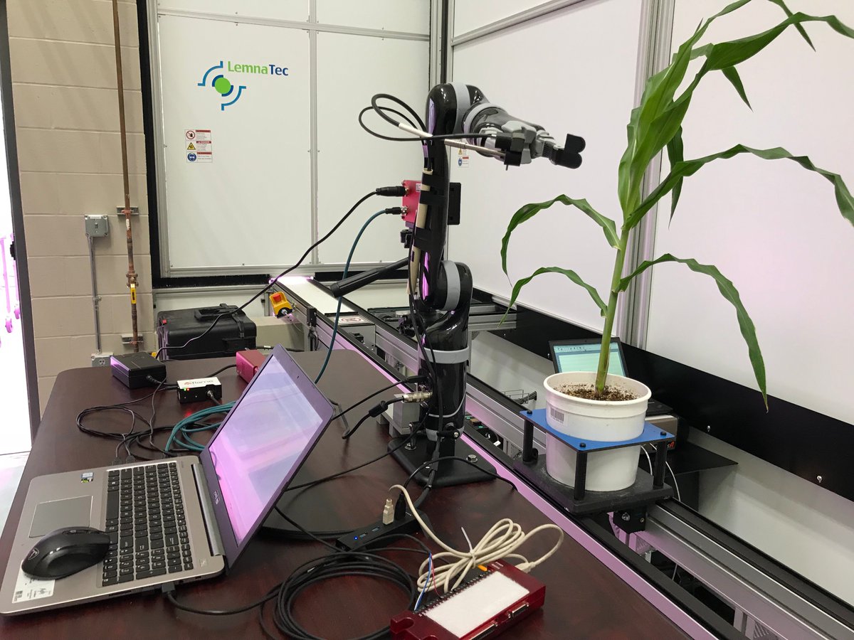 NebraskaEPSCoR's tweet photo. Farmers at #HHD19:
find @NE_CRRI with @UNL_IANR onsite,
for the latest science on what you grow!

* Wed 11 Sep 12:30pm, 
@UNLincoln
 engineers' #agrobotics

* Thu 12 Sep 11:30am, 
@UNKearney
 Bio's Paul Twigg

See demos &amp; ask questions -- we're here for YOU!
#NUforNE https://t.co/9vWn6tED3v