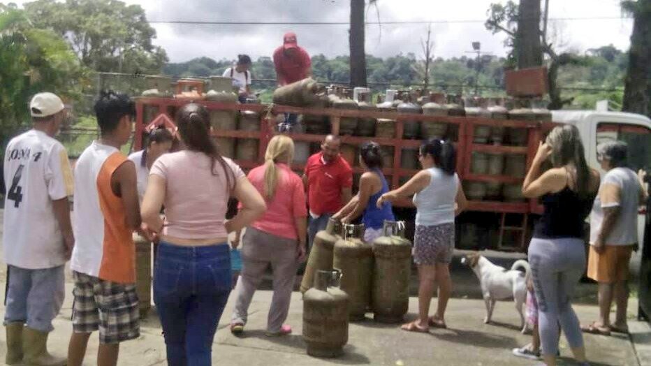 GasTachira's tweet photo. #GasSeguro 1.023 Familias abastecidas con gas doméstico en las comunidades Estación Santa Ana, Urbanismo Villa Córdoba y La Avenida municipio #Córdoba. Garantizamos el suministro de este importante servicio en cada hogar tachirense. #VenezuelaSoberaníaYPaz https://t.co/fjeJlxAct9