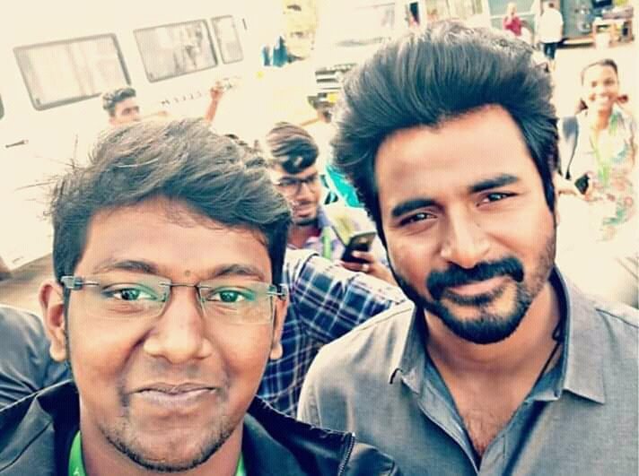 BluruOnlineSKFC's tweet photo. Clicks of our @Siva_Kartikeyan at #Hero shooting spot in bangalore
Wherever u go the love u have earned will follow🤗😍😘 https://t.co/nfw7mmX2g0