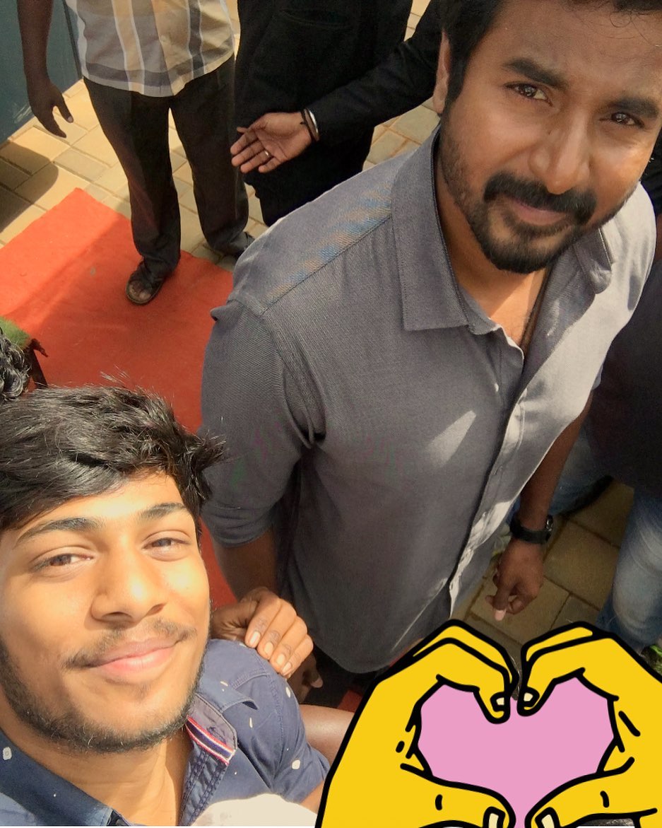BluruOnlineSKFC's tweet photo. Clicks of our @Siva_Kartikeyan at #Hero shooting spot in bangalore
Wherever u go the love u have earned will follow🤗😍😘 https://t.co/nfw7mmX2g0