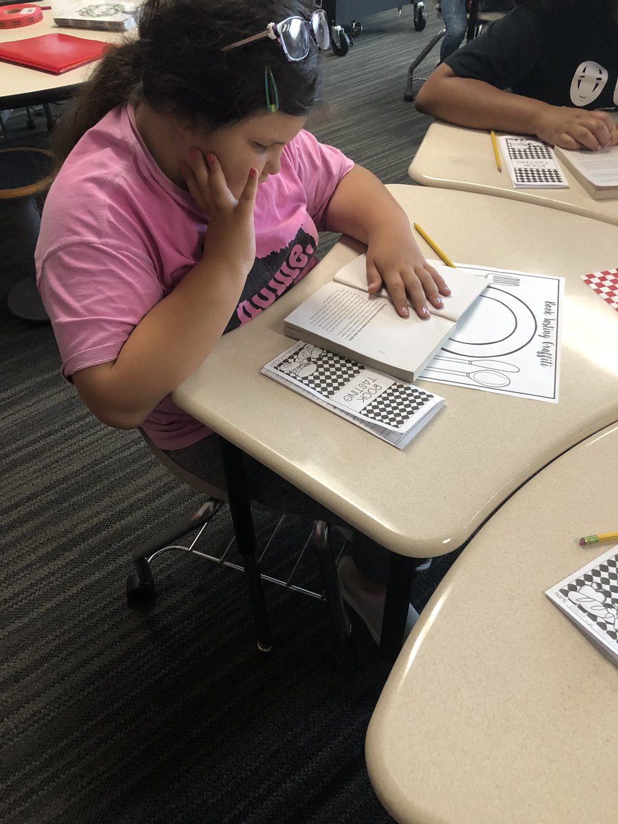 StefaniPerkins4's tweet photo. Set the stage to engage! I love doing a book tasting. Especially since we are about to start book clubs! #rrechat #wisdgreatness https://t.co/ywoFGySIuN