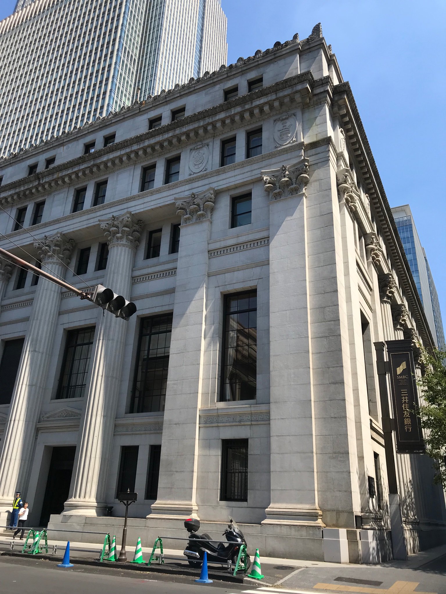 うきぴ 三井本館 三井住友銀行日本橋支店 急にお金を下ろさなきゃ って嘘です 内部は撮影不可なので外観だけ 昭和4年竣工 アメリカのトローブリッジ アンド リヴィングストン事務所が設計 ジェームズ スチュワート社が施工を行ったと うきぴ 三井本館 三井住友銀行日本橋支店 急にお金を下ろさなきゃ って嘘です 内部は撮影不可なので外観だけ 昭和4年竣工 アメリカのトローブリッジ アンド リヴィングストン事務所が設計 ジェームズ スチュワート社が施工を行ったと