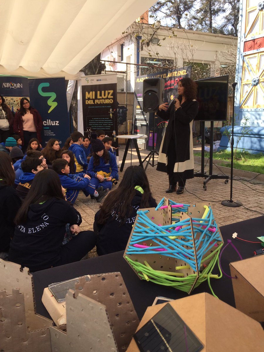 EElectricas's tweet photo. Hoy en @artequin lanzamos junto a @_ciluz el concurso #miluzdefuturo el que invita a niños y niñas entre 8 y 14 años a buscar soluciones lumínicas para su ciudad. https://t.co/0O2nX5kK7w