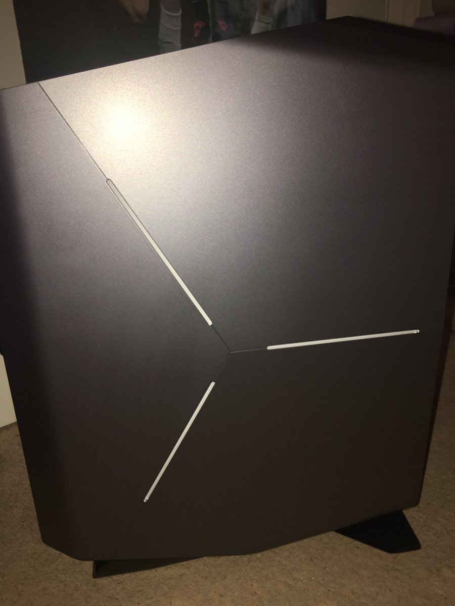 evllllll's tweet photo. Wow😯 Many thanks again to @MisfitsGG &amp; @Alienware , this PC is out of this world!!👽❤️ https://t.co/M96UCDDj3f