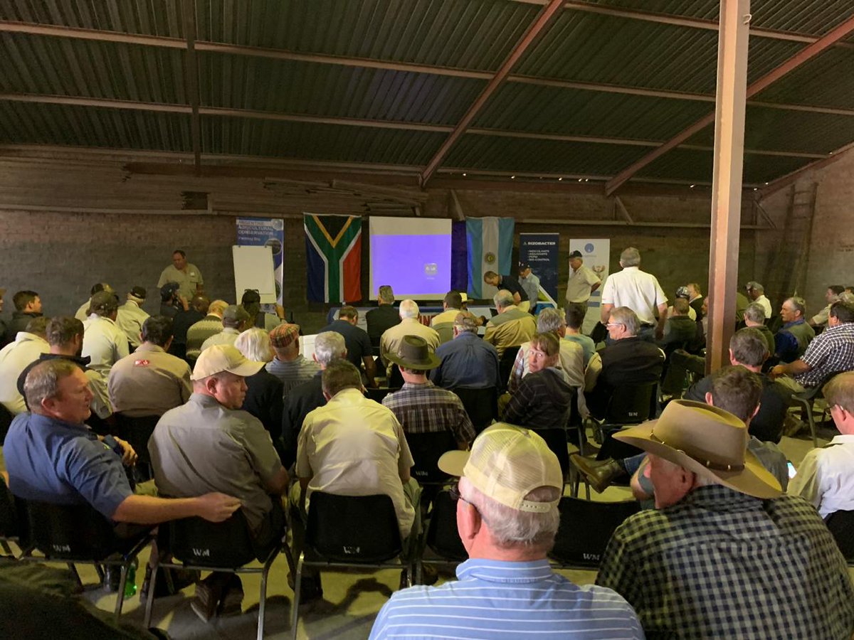 INTAAgroind's tweet photo. #SomosINTA
@intaargentina junto a @CancilleriaARG, @CIDETER_CECMA, #CAFMA y #CFI están llevando a cabo el 3° #FarmerDay Argentino 🇦🇷 en Sudáfrica 🇿🇦

A una convocatoria de 100 farmers los Ings. #CarlosGalarza y #ManuelFerrari capacitan sobre #SiembraDirecta y #MaquinariaAgrícola. https://t.co/KEGvt0OcLi