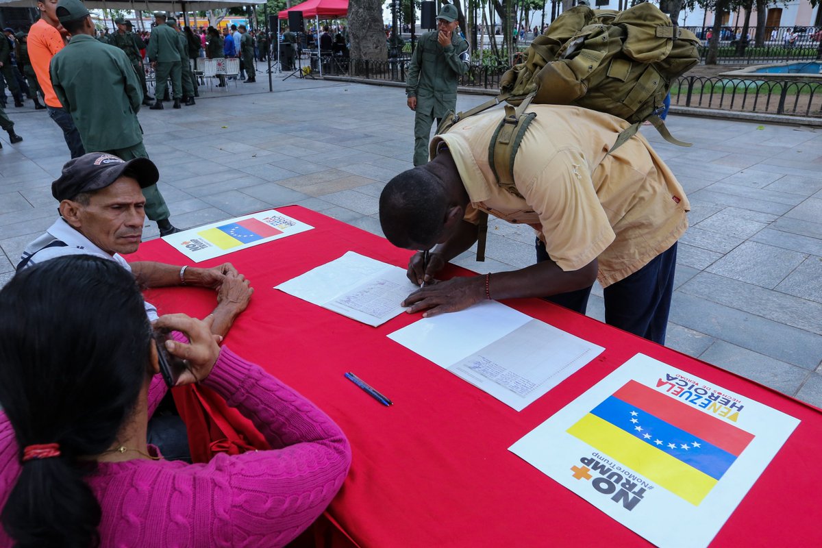 teleSURtv's tweet photo. #Venezuela | Campaña No More Trump contra el bloqueo impuesto por #EEUU consigue más de 11 millones de firmas https://t.co/KuyZhzF7s3

.@NicolasMaduro agradeció a todos los venezolanos por el rechazo firme a las medidas impuestas por el gobierno de Donald Trump https://t.co/CtvmFJeXY6