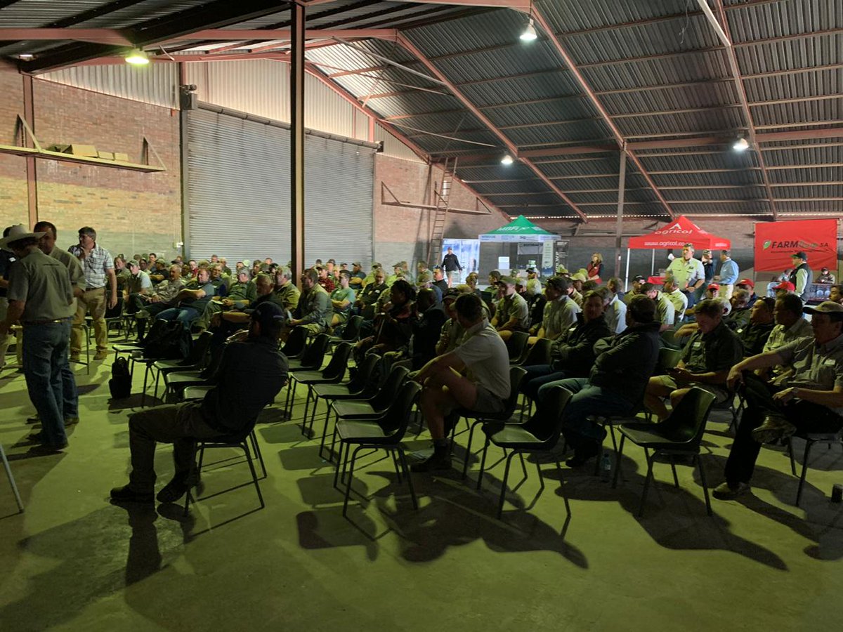 INTAAgroind's tweet photo. #SomosINTA
@intaargentina junto a @CancilleriaARG, @CIDETER_CECMA, #CAFMA y #CFI están llevando a cabo el 3° #FarmerDay Argentino 🇦🇷 en Sudáfrica 🇿🇦

A una convocatoria de 100 farmers los Ings. #CarlosGalarza y #ManuelFerrari capacitan sobre #SiembraDirecta y #MaquinariaAgrícola. https://t.co/KEGvt0OcLi