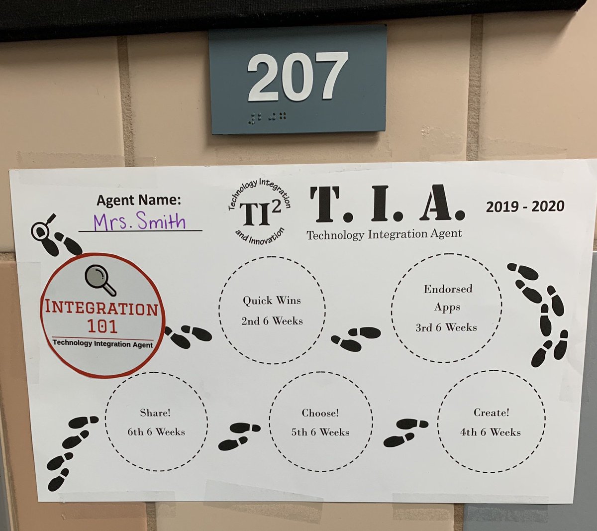 Way to Go <a href="/bryant_ele/">Bryant Elementary</a>! Teachers are showcasing their continuous learning by hanging their <a href="/AISDTI2/">Arlington ISD Technology Integration & Innovation</a> CTAC focused training badges outside their rooms.  #arlingtech <a href="/AISDblended/">Steve Simpson</a>