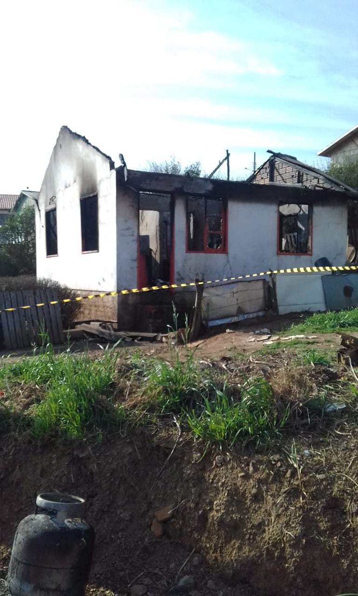 CorreioLageano's tweet image. Quando os Bombeiros chegaram no local a casa havia sido tomada pelas chamas. #DestaqueCL #CLMais #CorreioLageano clmais.com.br/casa-e-incendi…