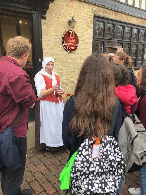 Cromwells_House's tweet image. Our guides looking amazing in their costumes this afternoon as they take a group of Italian Students through Oliver Cromwell&apos;s House - for tour group information, please email info@visitely.org.uk 01353 662062n #guidedtours #languagestudents #italy #learnenglish #englishhistory