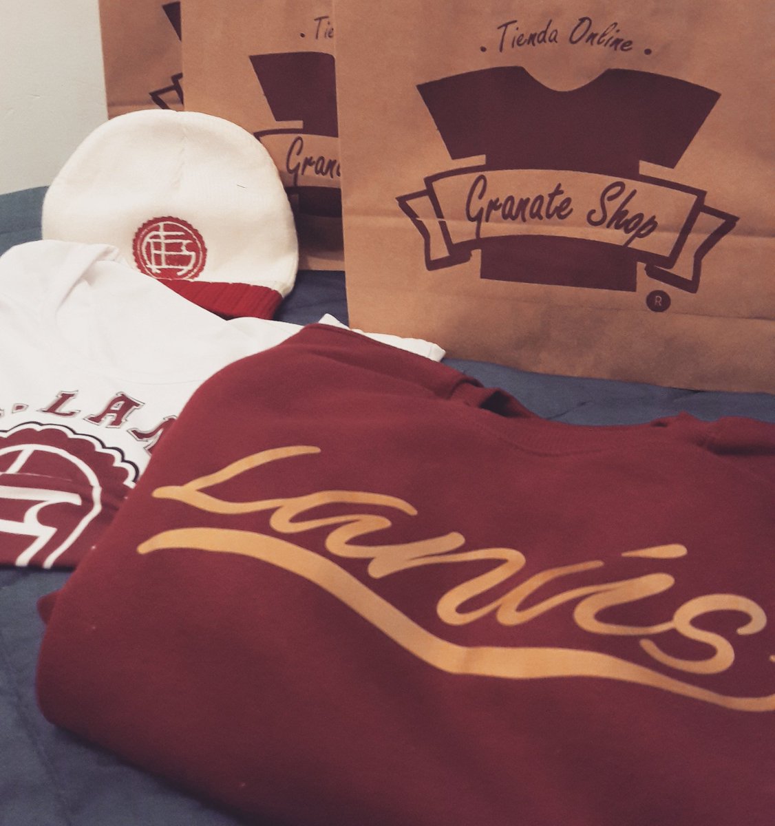 Lanuseros's tweet photo. 💣💣💣SORTEO 💣💣💣
De la mano de Lanuseros y GranateShop te podes llevar alguna de estas bellezas 😍. ¿cómo?. Dale RT a este tuit, etiqueta a un amigo, seguí a @GranateShop , ¡y ya estas participando! 🔥🔥🔥 https://t.co/MtLpXdESza