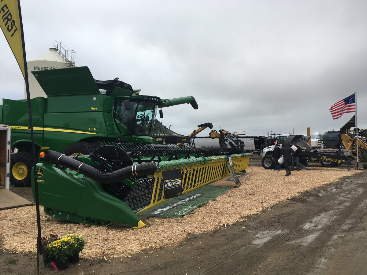 CraryAg's tweet image. It's @BigIronFarmShow! Come say hi while the booth is still dry! 🌧 PLUS Find out how to get your FREE bucket!🏆
💥Don't miss the #RevolutionDitcher, Tile PRO®Plow &amp;amp; 45' split Wind System™ (Ask nicely &amp;amp; the Ditcher might even give you his autograph!😉) #Crary #CraryAg #BigIron