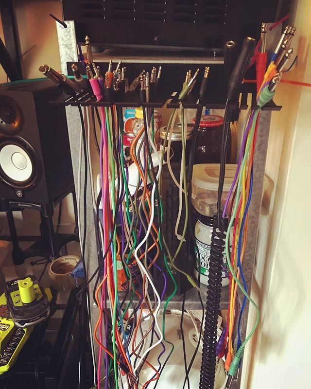 einbahnstrasse's tweet photo. No #patchcable #rack is complete without trusty coconut oil and an emergency rice cooker nearby. #homeimprovementNo #patchcable #rack is complete without trusty coconut oil and an emergency rice cooker nearby. #homeimprovement https://t.co/VgXXPPuvuG