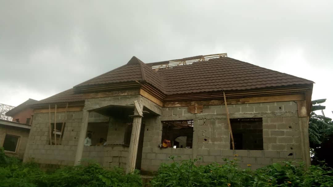 imran_services's tweet photo. Men @ Work.. Another Roofing Project Going on @ Ishawo Area Ikorodu Lagos
Please Call/WhatsApp 08085310359 & RT
Bond Design(Coffee Brown )
#breakthedevilsheart
#TalktoTiwa
#MartellCypher2
#WorldSuicidePreventionDay
#iChooseMercy
#Imranroofing
#iPhone
#WelcomeToGhana https://t.co/moCnnf6M0X