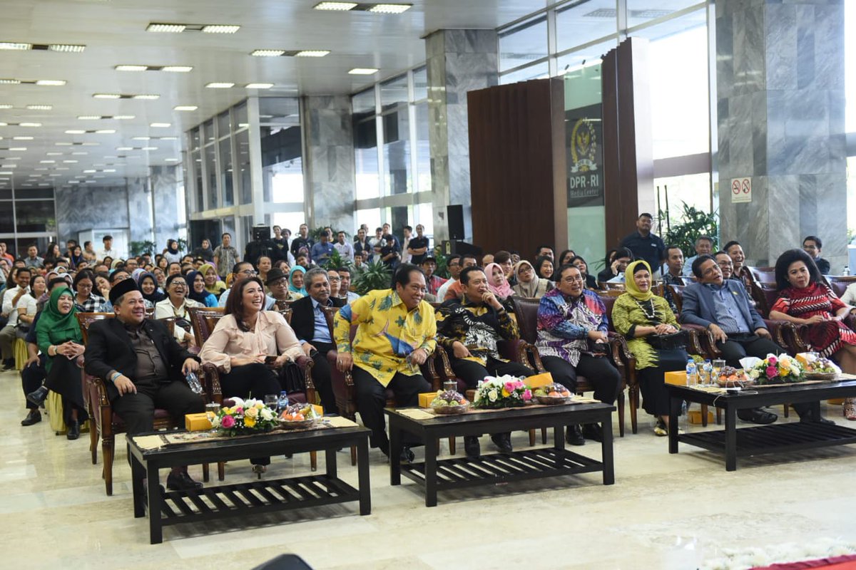 DPR_RI's tweet photo. Final Lomba Stand Up Comedy "Kritik DPR 2019", di Lobby Gedung Nusantara III DPR RI, Selasa 10 September 2019. #HUT74DPR #74TahunDPR #StandUpComedy #LombaKritikDPR https://t.co/HiMqrYohS1